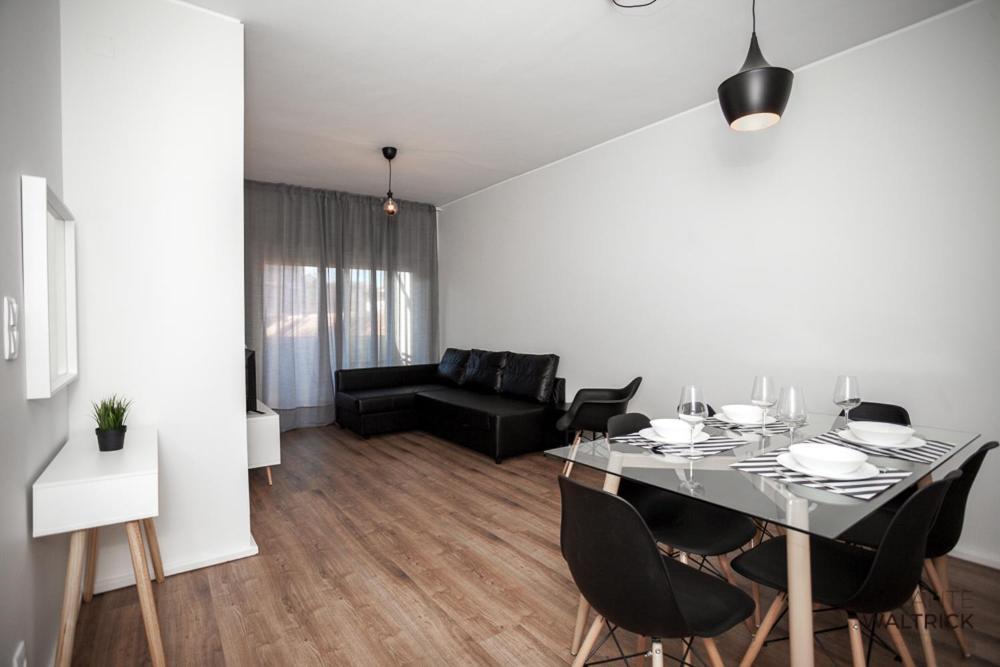Downtown 3 Bedroom With Balcony - Quiet Street - Family Friendly - Groups Πόρτο Εξωτερικό φωτογραφία